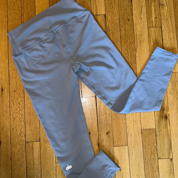 Alo Yoga High Waist Airbrush Capri Blue Skies SIZE MD - Picture 3 of 11